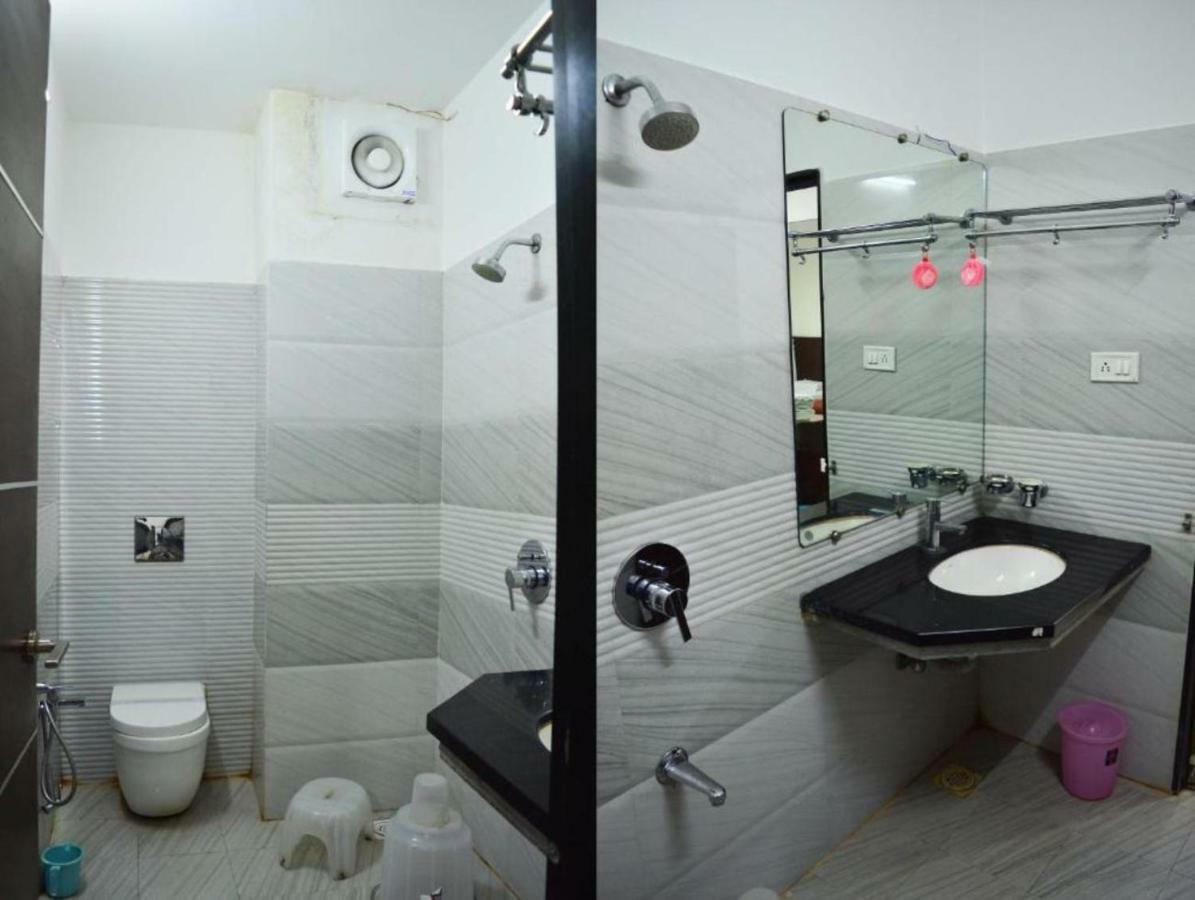 Hotel Maheshwari Avenue Ujjain Buitenkant foto