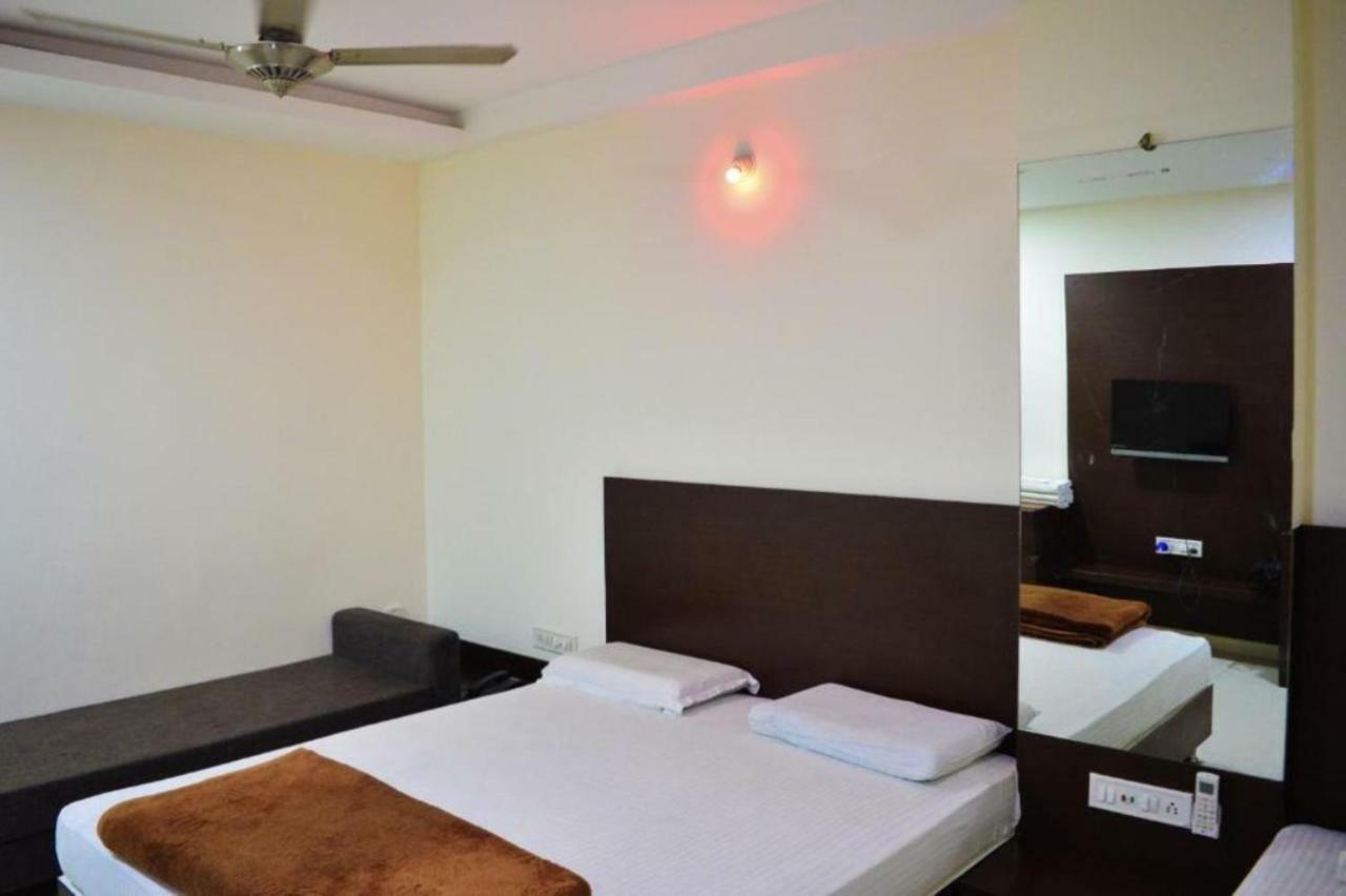 Hotel Maheshwari Avenue Ujjain Buitenkant foto
